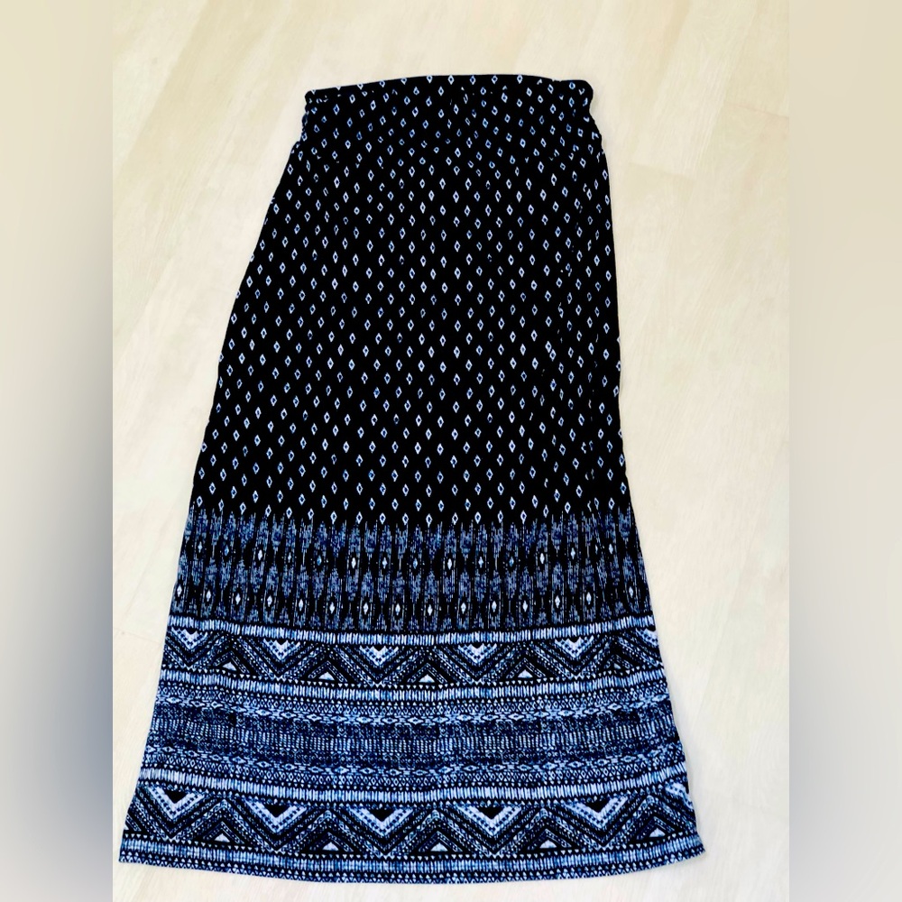 Faded Glory Blue  and White Geometric Midi Skirt